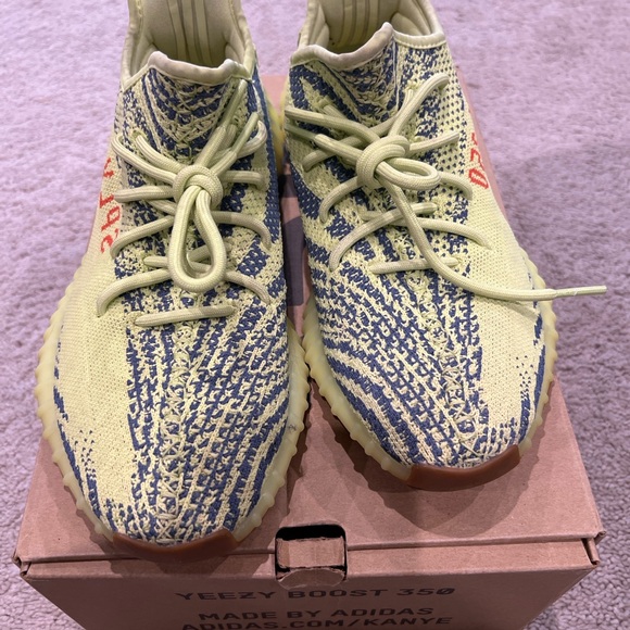 Yeezy 350 v2 Frozen Yellow - Picture 4 of 6